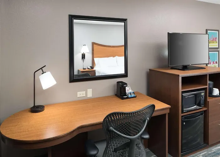 Hampton Inn & Suites Chicago North Shore